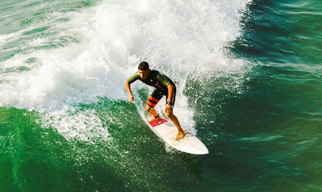 爱游戏中国：比利亚雷亚尔高层失态引风波，CEO小罗伊格因辱骂裁判遭半月禁赛