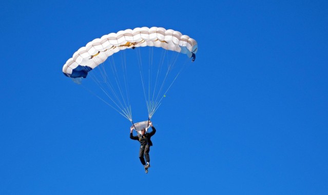 AYX SPORTS|雷霆风暴席卷菲尼克斯！亚历山大抢断暴走率队狂胜太阳36分