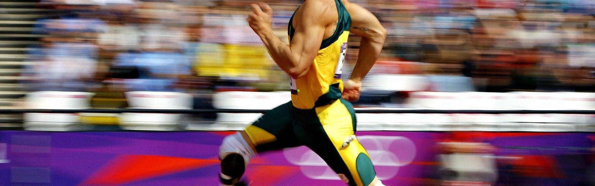 aiyouxi-童年卧室巨幅拜仁队徽点燃梦想之火，比朔夫终现儿仁壮志